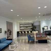 バーカウンターのあるロビー