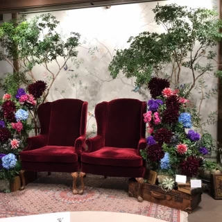 披露宴会場の新郎新婦席