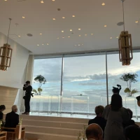 海が見えるチャペルです