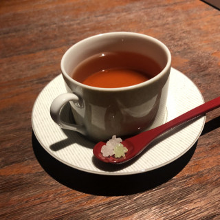 和紅茶　砂糖がこんぺいとう