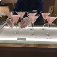 披露宴会場に入る前のカクテルがとても美味しかったです
