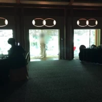 窓からの光が幻想的でした。