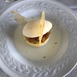 パイナップルとココナッツのデザートだったと思います。