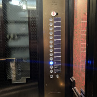 エレベーター4台