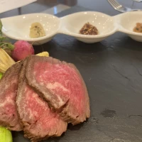 当日のお肉料理の試食ができました。