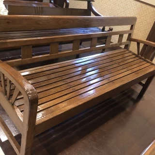 チャペルのイスはひとつひとつ異なります。