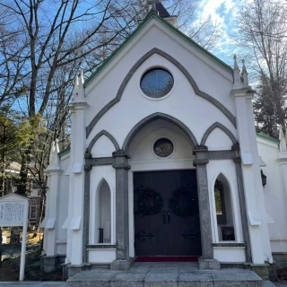 伝統的な教会の建築様式である点も魅力です。