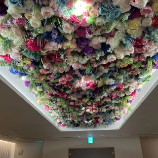天井のお花が綺麗でした