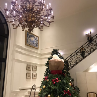 入り口入ってすぐのロビーに綺麗なクリスマスツリーが！