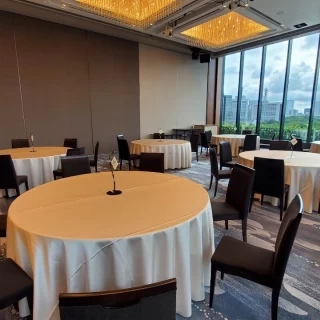 会場