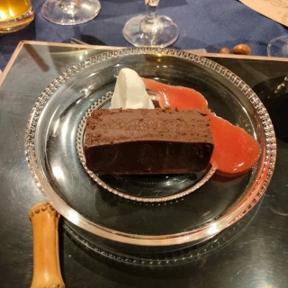 デザートには新婦縁のケーキをアレンジしていただきました