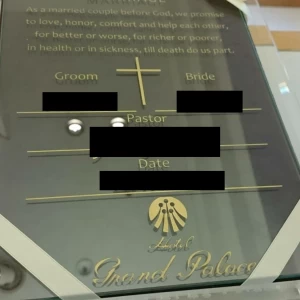 キリスト教式ではガラス製の署名があります。|621407さんのホテルグランドパレス（営業終了）の写真(1512148)