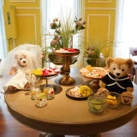 挙式前に親族紹介をする部屋。飲み物や食べ物もあり、素敵な部屋