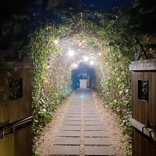 上の扉を開いた時の写真です。
こちらは夜に撮りました。
