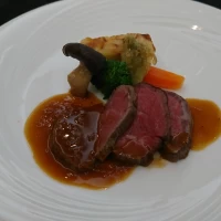 メイン肉料理