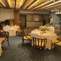 少し大きめの披露宴会場