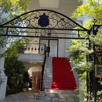 入口、大階段(外観)