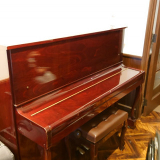 木のピアノ