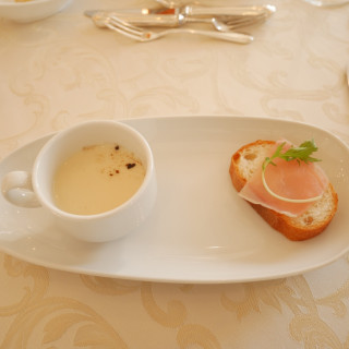 スープです。思ったより小さかった。