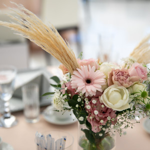 ゲストの方のテーブルの装花|622233さんのセント・ラファエロチャペル東京の写真(1804950)
