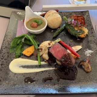 エビとか殻から外して切ってありました。食べやすい。