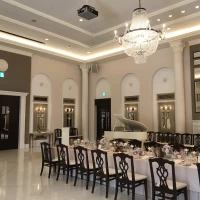 自然光が差し込む会場です。