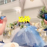 ドレス全体が見えるようにソファースタイルにしました。