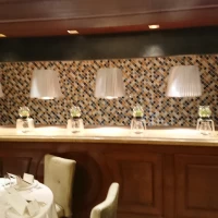オープンキッチンでこちらから料理が運ばれます。
