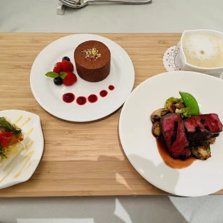 高級食材をふんだんに使用。
満足感で溢れました。