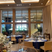 披露宴会場後方から全体。