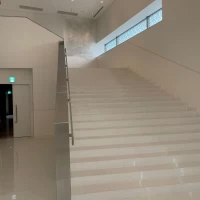 室内でフラワーシャワーができます。