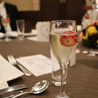 乾杯の苺入りシャンパン