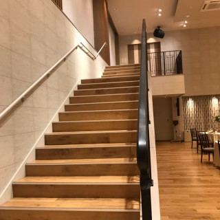 大きい方の披露宴会場の階段