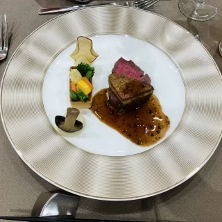 最高においしい、やわらかい、口の中で溶けてしまうようなお肉で