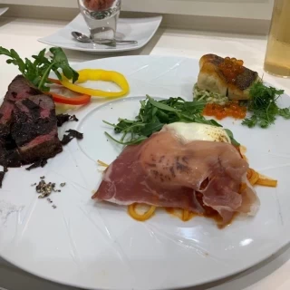 控室で食べたお料理