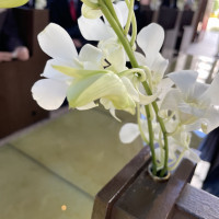 チャペルの白いお花がお似合いでした