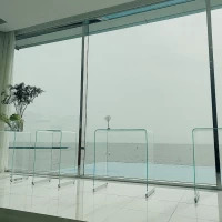 海の目の前のチャペル