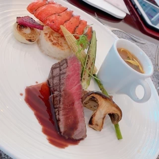 フカヒレの茶碗蒸し
オマール海老
常陸牛のヒレステーキ