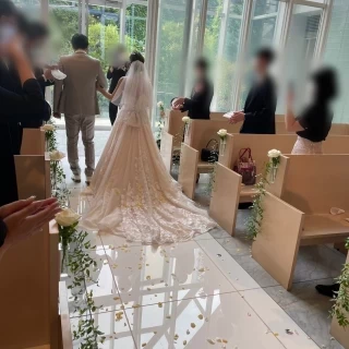 フラワーシャワーで退場も綺麗です