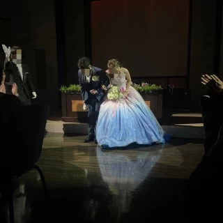 会場が暗い中での挨拶