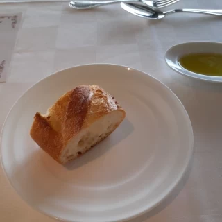 パンとオリーブオイル