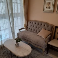 新郎新婦控室のソファー、二部屋あり、少しずつテイストが異なる