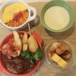 子供メニュー
野菜嫌いなので、揚げ物お肉多めで準備