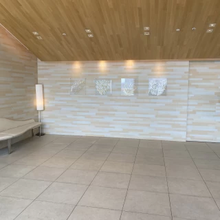 チャペルをでたところです。
ここで雨の日は写真を撮ったり