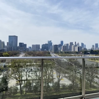 チャペルでたところ。晴れた日はここで写真とフラワーシャワー