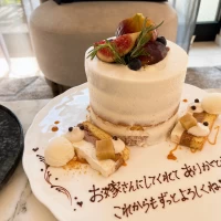 披露宴後、新郎へサプライズでケーキを出しました