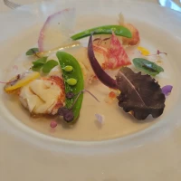 試食のエビとホタテの前菜