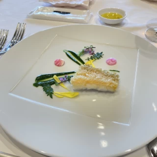 魚のポワレ。ウロコさくさくしていて美味しかった