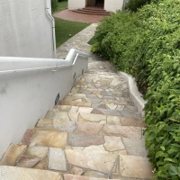 庭で式を挙げるときは、ここから登場