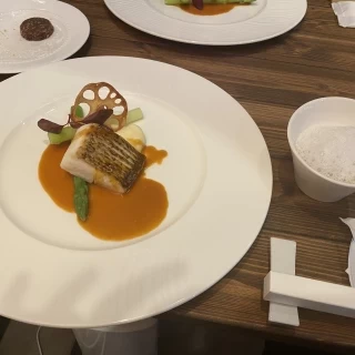 フライズルームで式後にコース料理をいただきました。